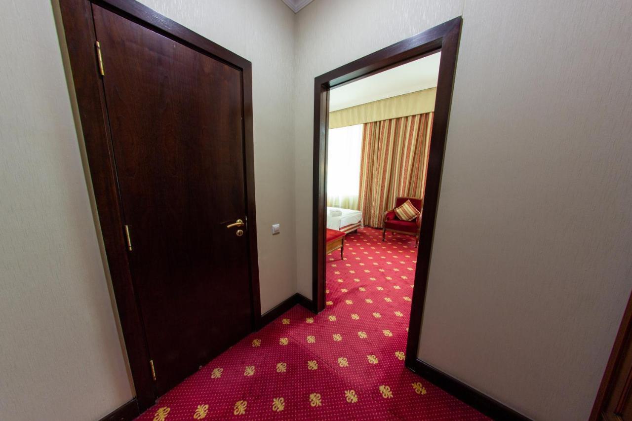 Grand Tien Shan Hotel Almaty Eksteriør billede
