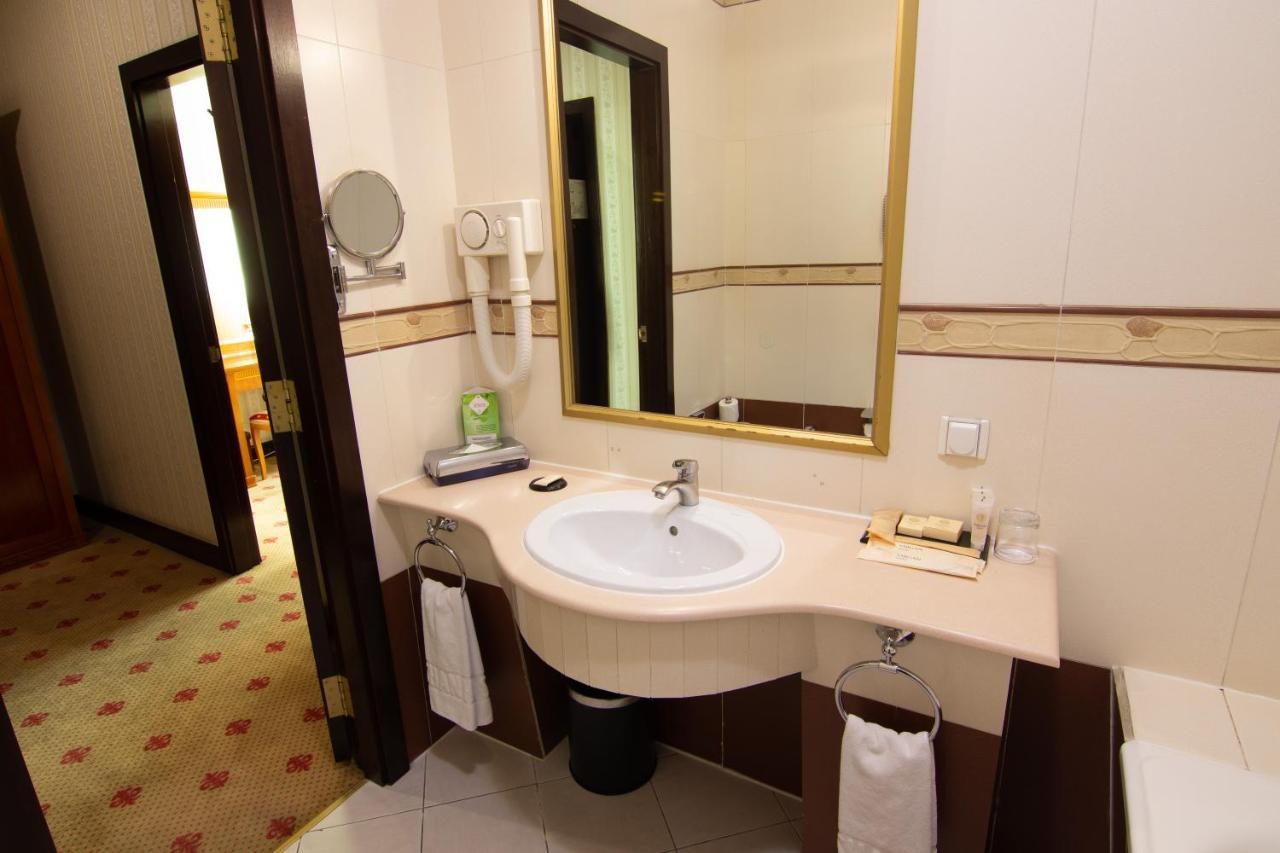Grand Tien Shan Hotel Almaty Eksteriør billede