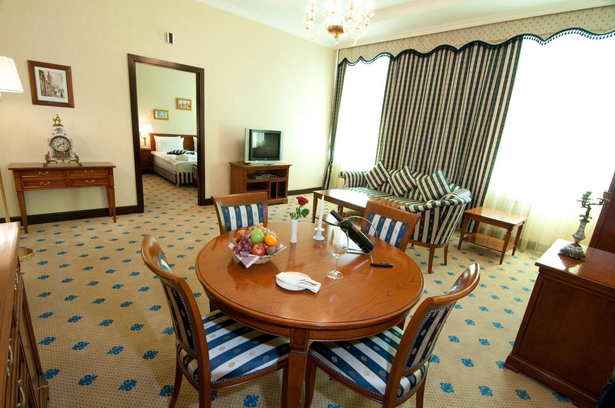 Grand Tien Shan Hotel Almaty Eksteriør billede