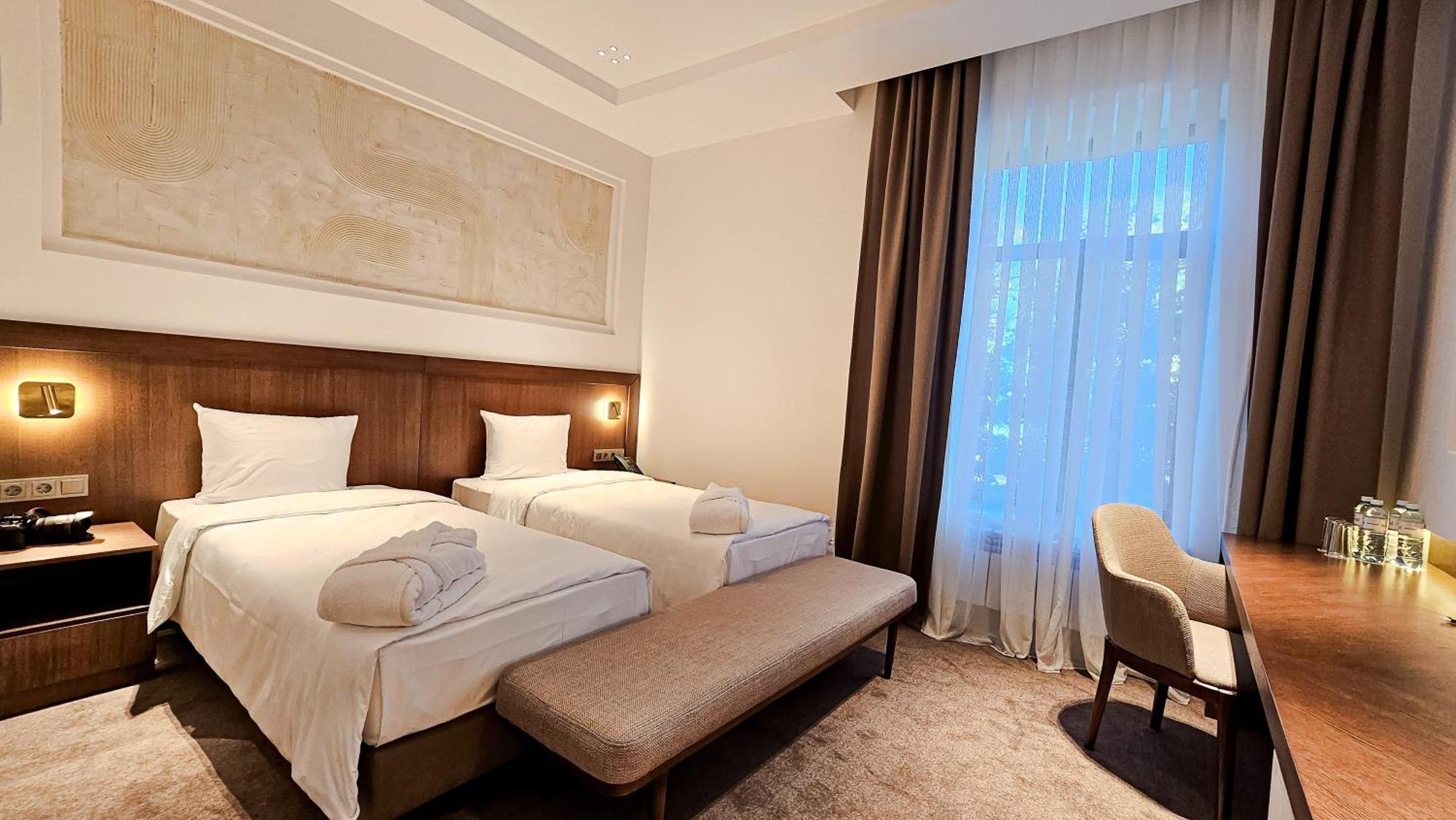 Grand Tien Shan Hotel Almaty Eksteriør billede