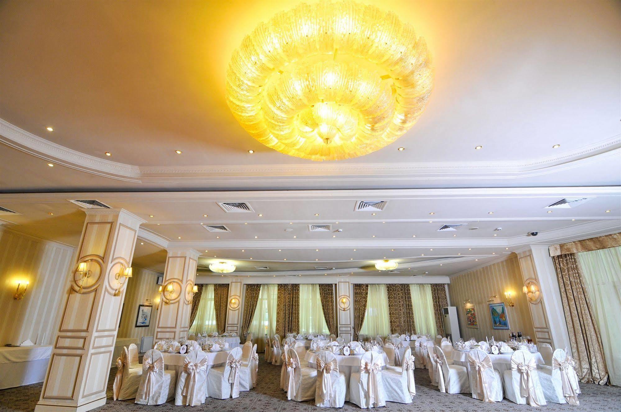 Grand Tien Shan Hotel Almaty Restaurant billede