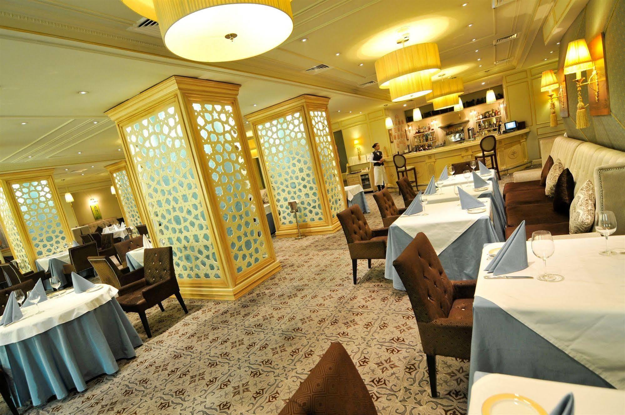 Grand Tien Shan Hotel Almaty Restaurant billede